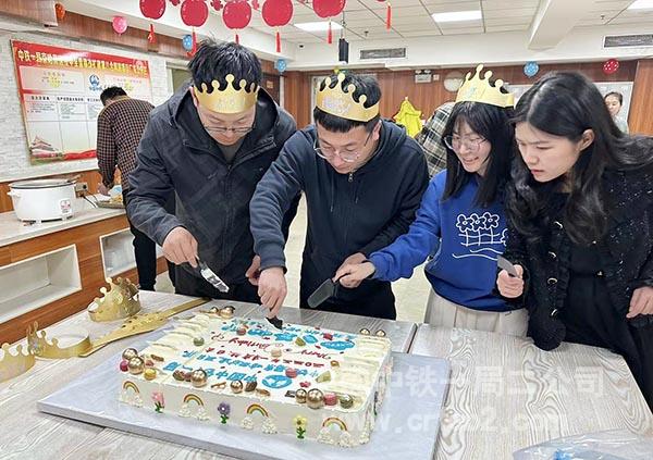 一起切蛋糕 一起切蛋糕