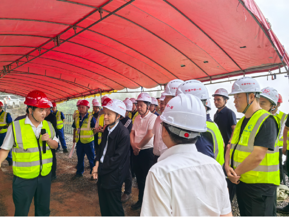 中國中鐵黨委常委、副總裁、總工程師孔遁率...